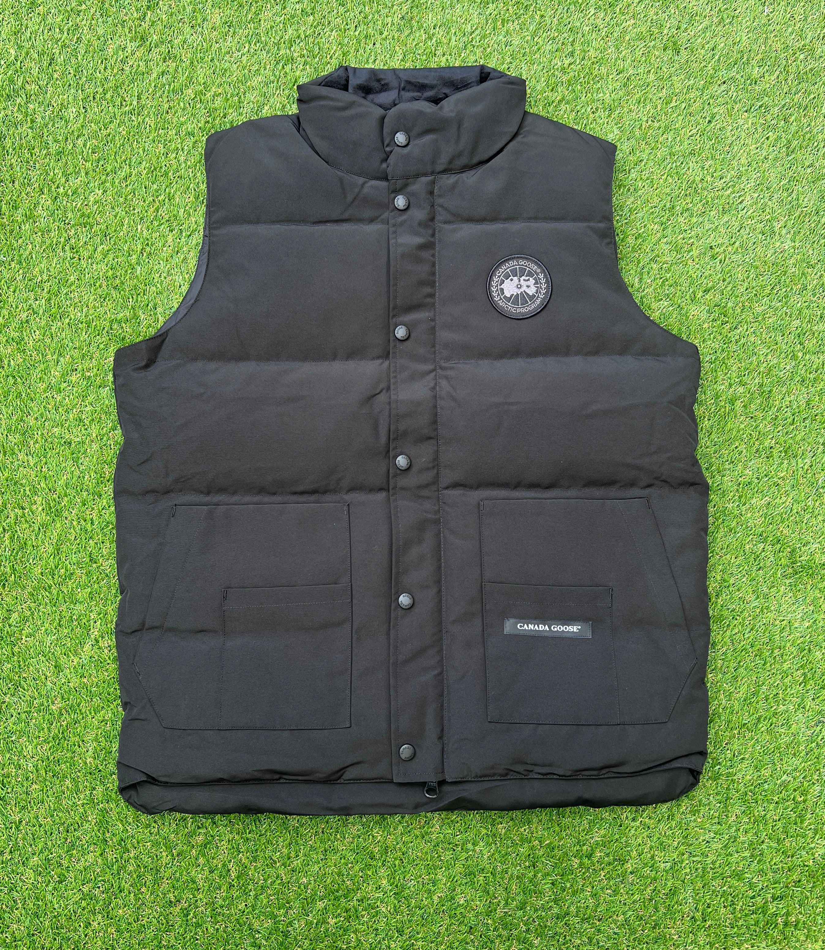 Canada Goose (Black/Black) XL "Fits Like L"
